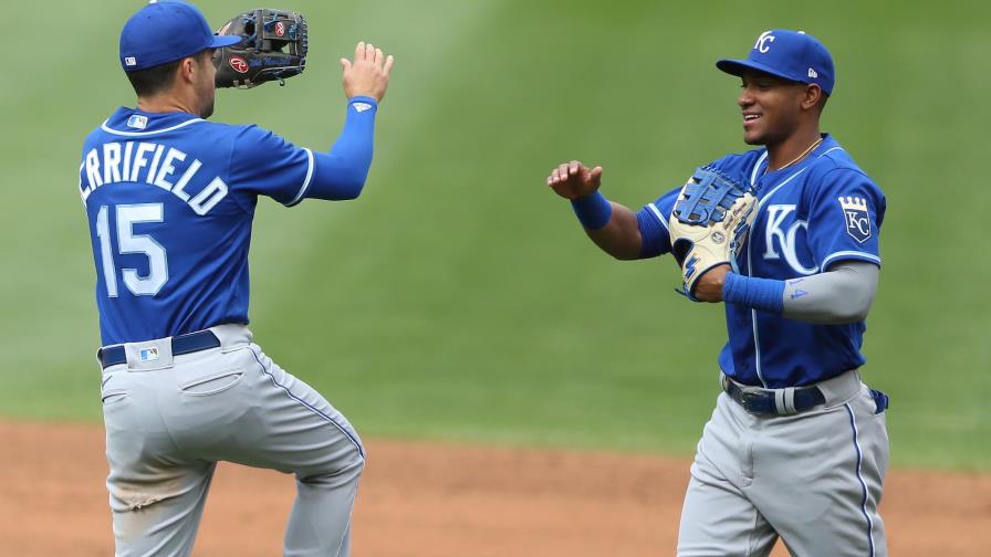 Merrifield y Dozier lideran a Reales al doblegar a Mellizos