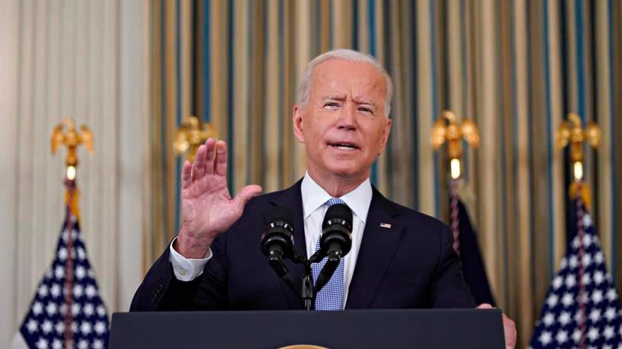 Biden asume responsabilidad por maltrato a migrantes y promete consecuencias