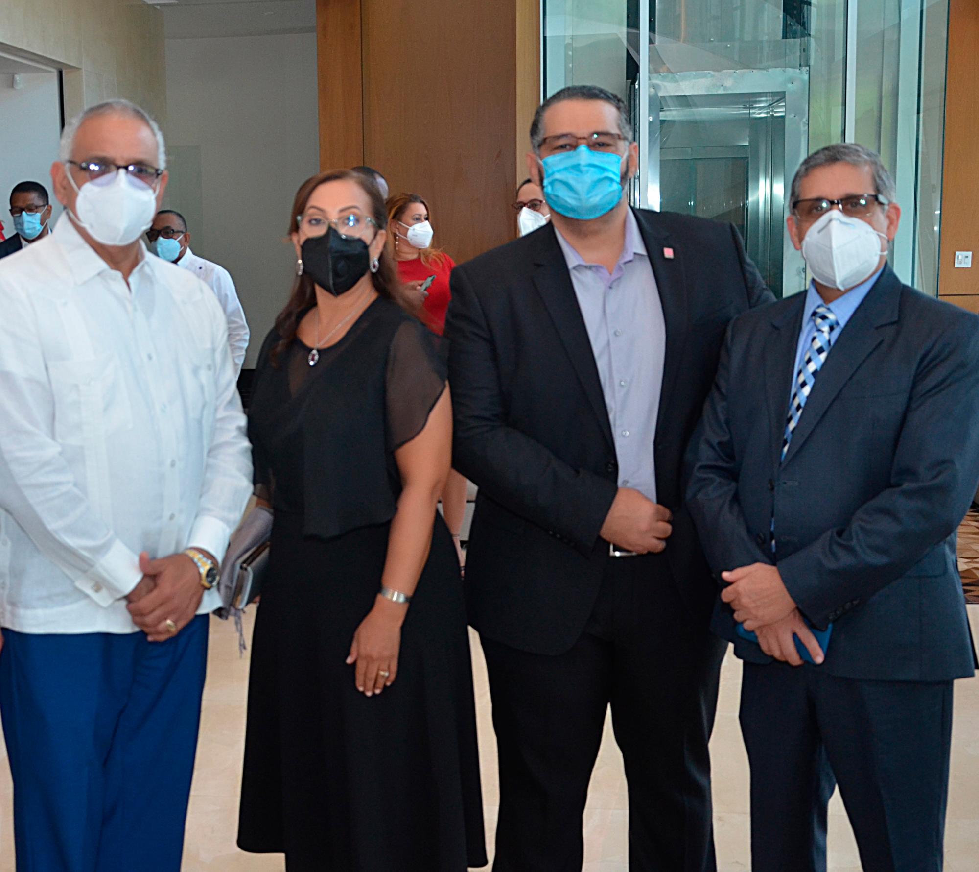 Julio Gonell, Lourdes Rivas, Enrique Terrero y Ramón Mena.