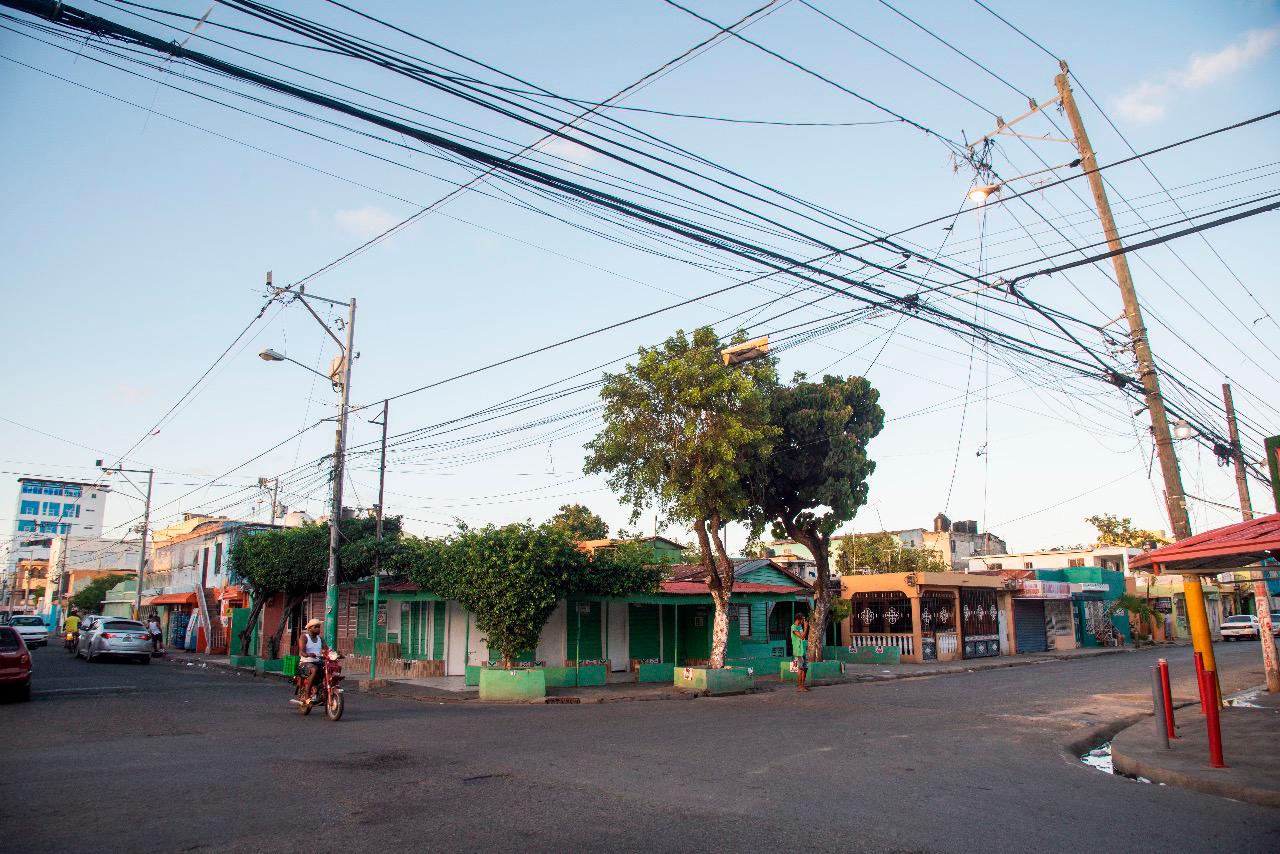 Uno de los comercios famosos de Los Mina, La Tablita, permaneció cerrado durante el Viernes Santo.