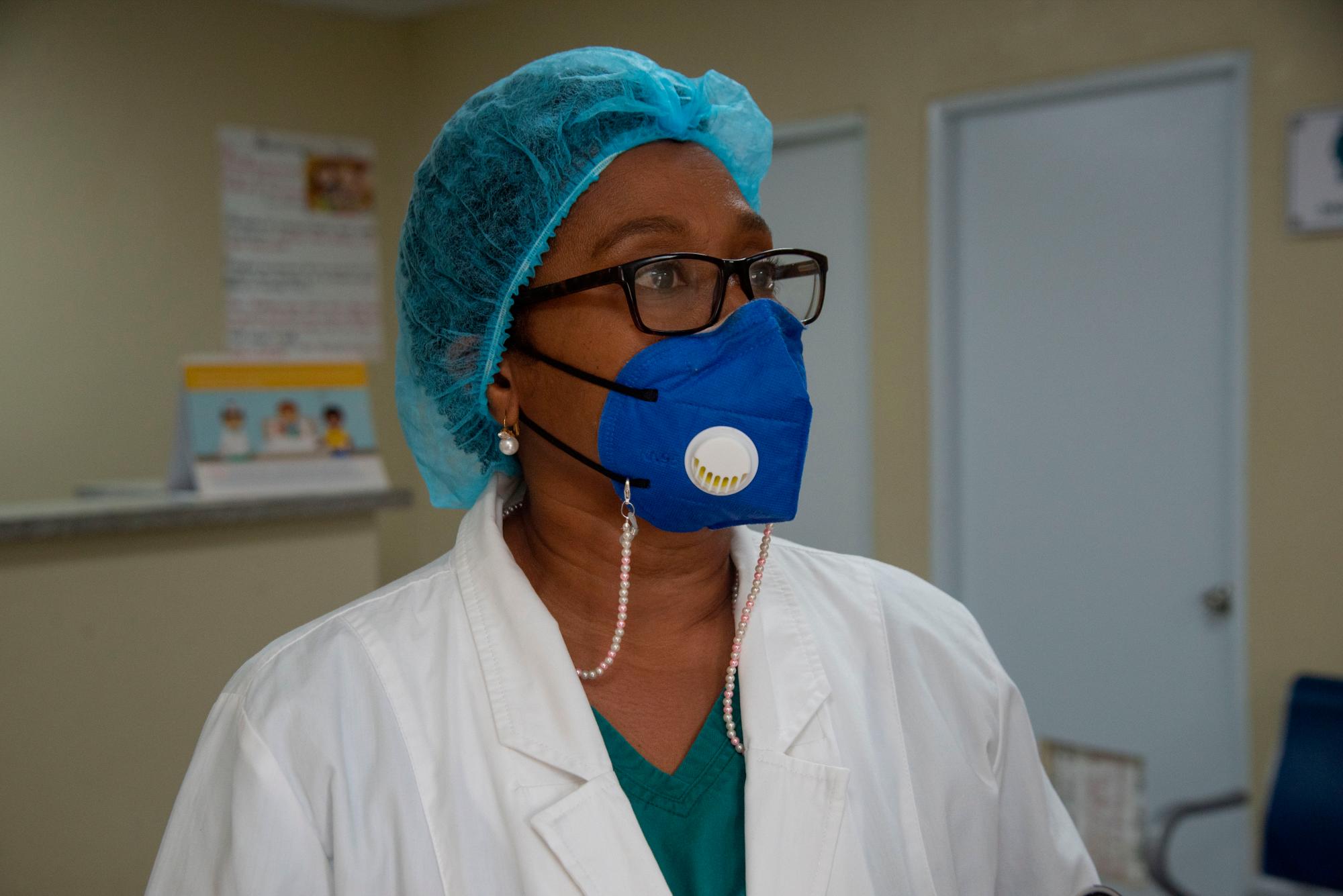 Santa Díaz Florentino supervisora del área de Vacunación e Inmunización del Hospital Regional Docente Juan Pablo Pina, en San Cristóbal.