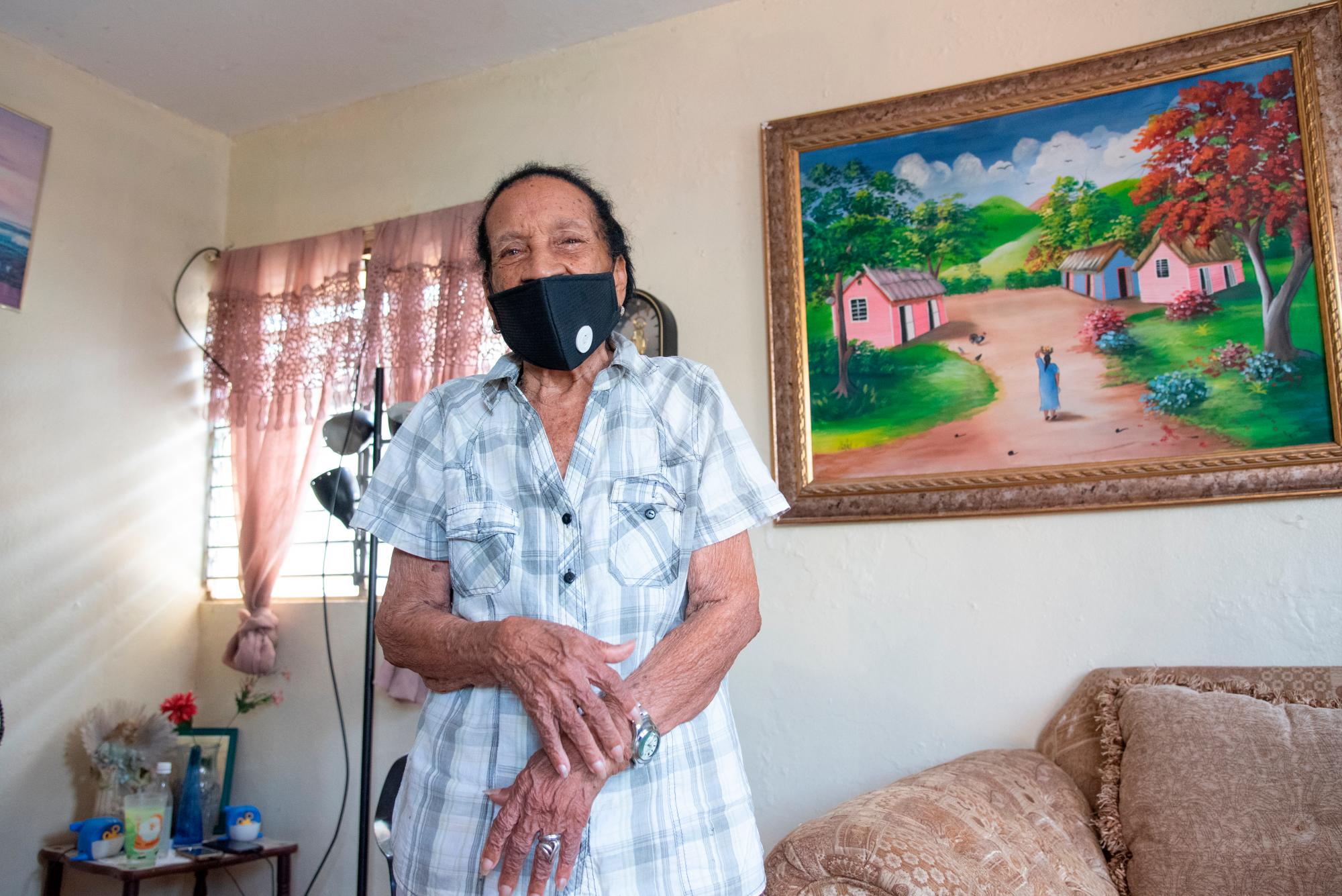 Lidia Bartolomé, de 91 años de edad, madre del fallecido Rafael Emilio Bartolomé (Felo), de 63 años, por consumidor alcohol adulterado.