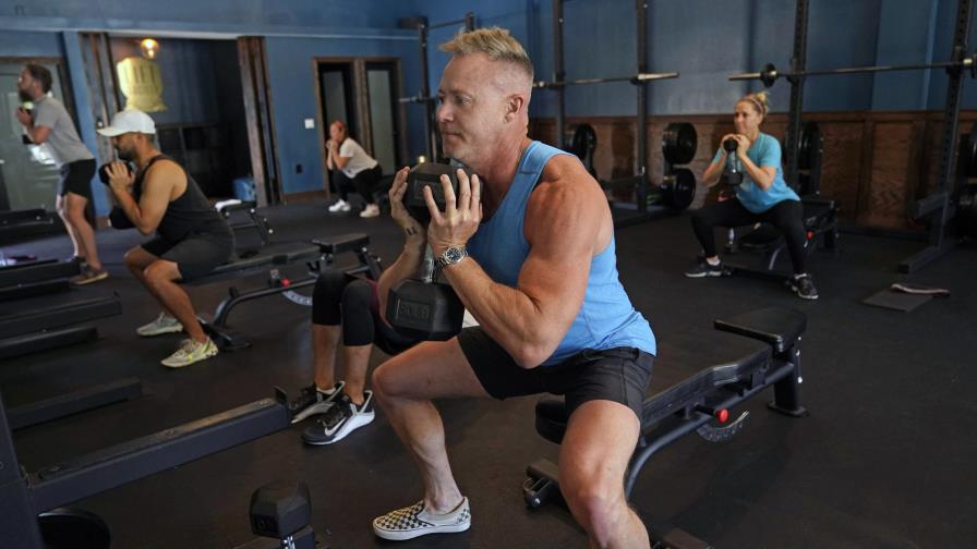 Nivel de contagios de COVID-19 en EEUU más bajo en 11 meses