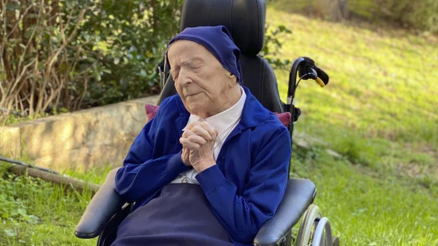 Champaña y misa para festejar 117 años de monja francesa