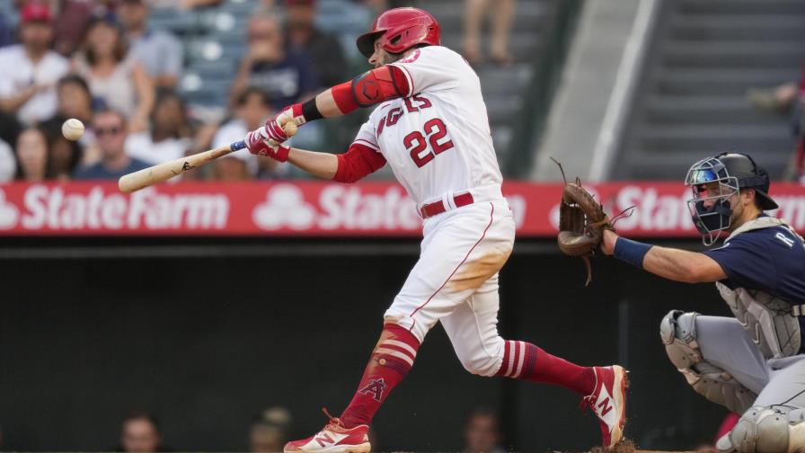Fletcher llega a 26 juegos pegando hit; Angelinos ganan