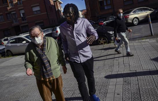 Vio migrantes morir en el mar, hoy ve gente morir de COVID