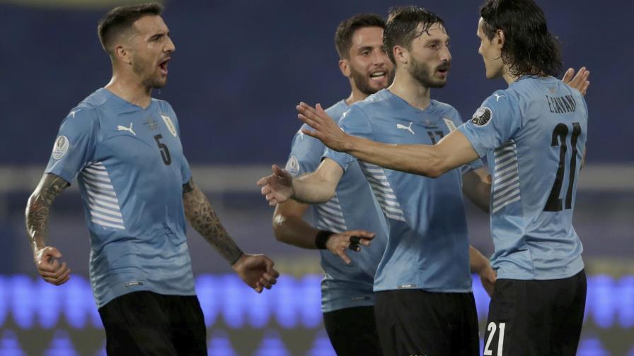 Uruguay supera a Paraguay y evita a Brasil en cuartos