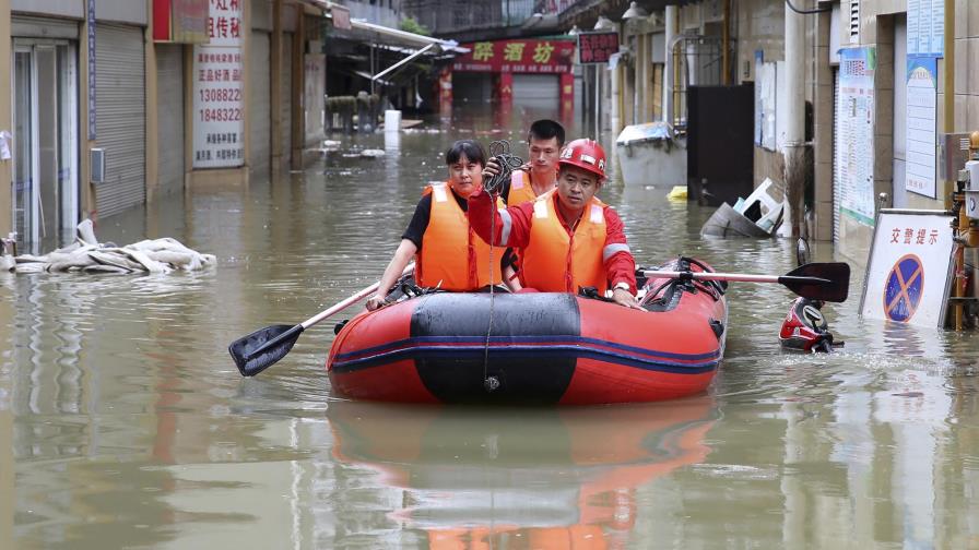 China trata de rescatar víctimas varadas por inundaciones China trata de rescatar víctimas varadas por inundaciones
