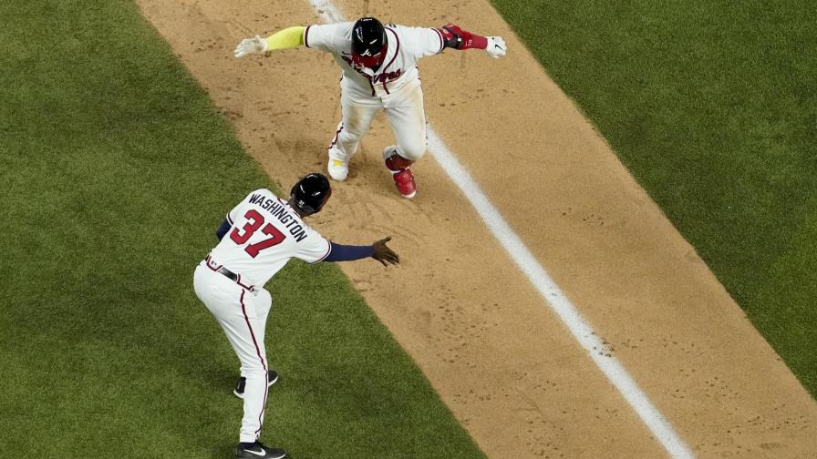 Bravos vapulean a Dodgers y están a un juego de Serie Mundial Bravos vapulean a Dodgers y están a un juego de Serie Mundial