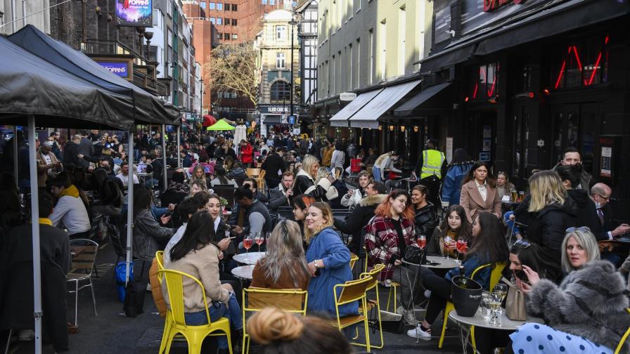 Mercado laboral británico sigue bien pese a fin de ayuda Mercado laboral británico sigue bien pese a fin de ayuda