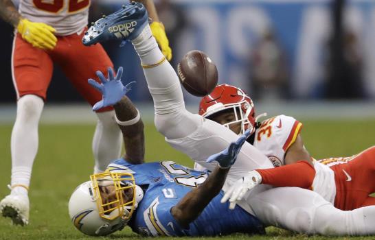 Mahomes no brilla, pero Chiefs ganan en México Mahomes no brilla, pero Chiefs ganan en México