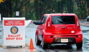 Mujer vota en Florida a pesar de haber iniciado trabajo de parto