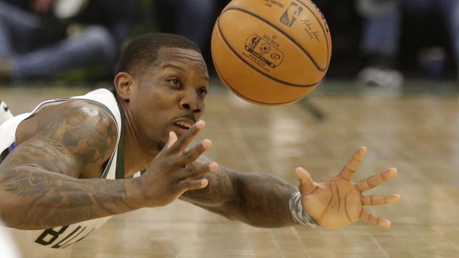 Bledsoe, armador de Bucks, da positivo de coronavirus