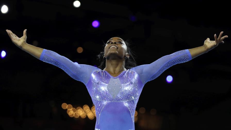 Biles fija récord de medallas en mundial de gimnasia