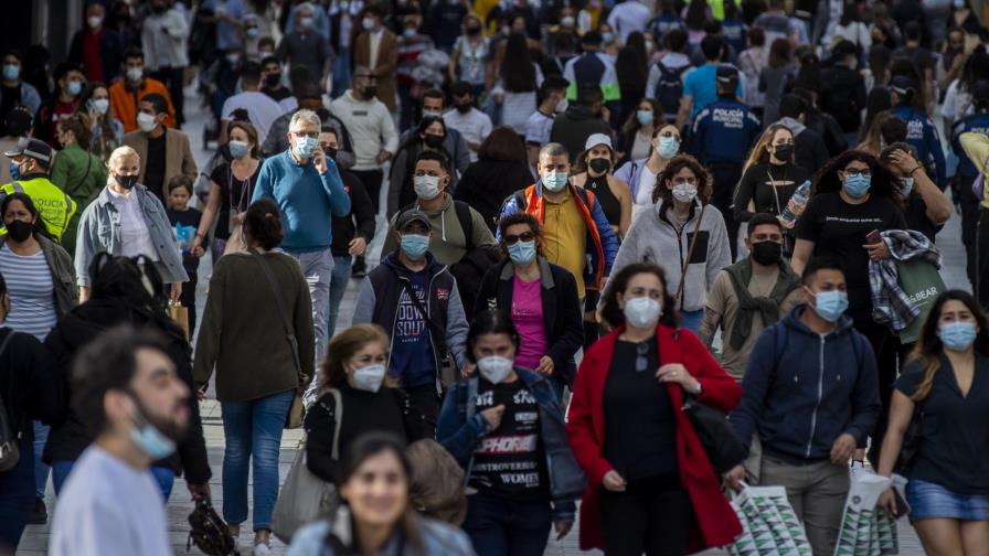 Acusan a un español de contagiar de COVID-19 a 22 personas