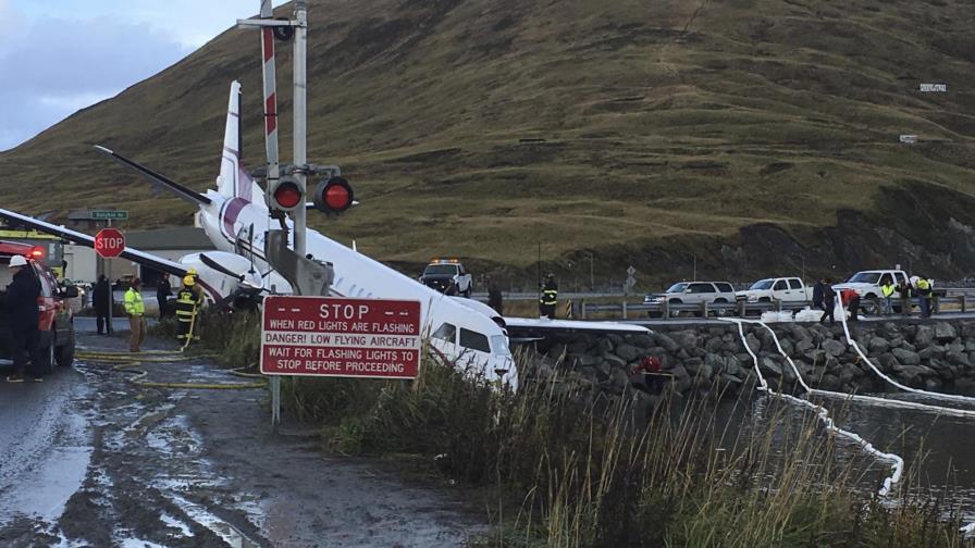 Alaska: Avión se sale de pista, 2 heridos graves Alaska: Avión se sale de pista, 2 heridos graves