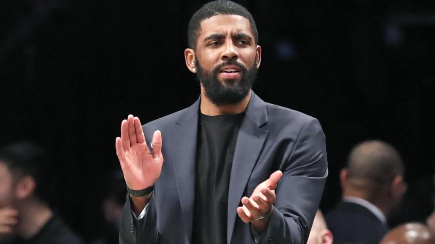 NBA multa a Nets y Kyrie Irving, que se rehúsa a hablar NBA multa a Nets y Kyrie Irving, que se rehúsa a hablar