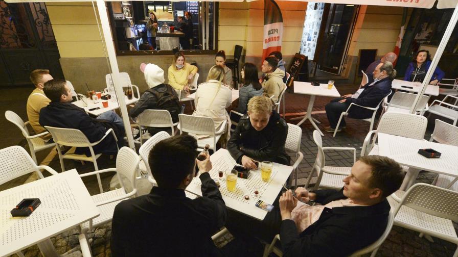 Polonia reabre parcialmente bares y restaurantes