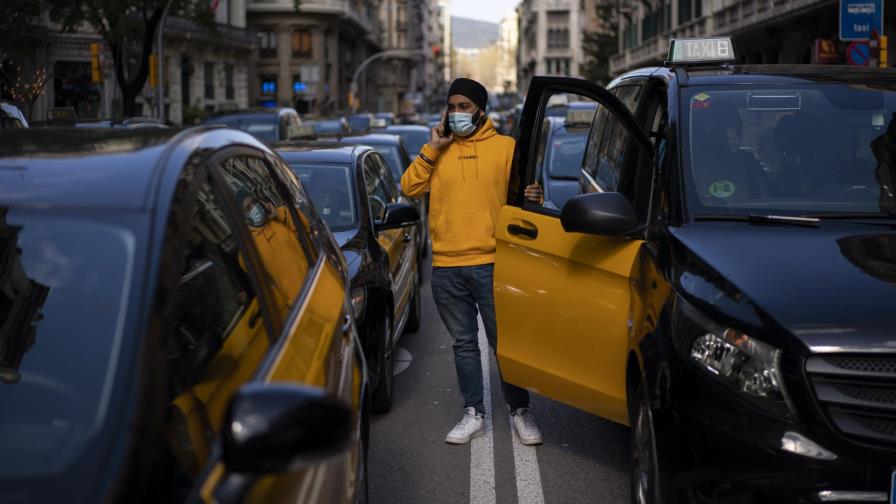 Taxis protestan regreso de Uber a Barcelona