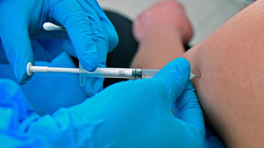Sociedad Dominicana de Infectología exhorta a la población a vacunarse contra el COVID-19