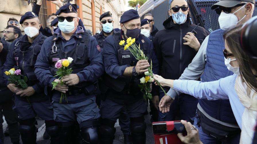 Protestan en Italia por exigencia de pase COVID Protestan en Italia por exigencia de pase COVID