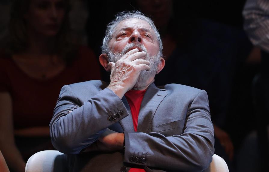 Lula se atrinchera en la cárcel