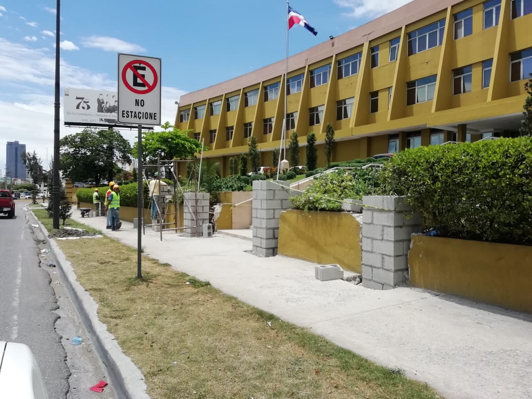 La obra se desarrolla en la parte frontal.