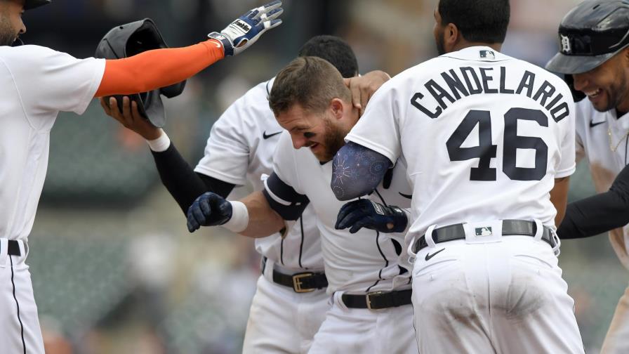 Candelario suena 2 jonrones, Tigres vencen a Rays en 11