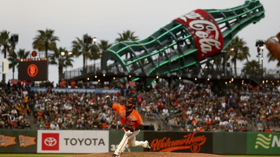 Johnny Cueto deslumbra y Gigantes blanquean a Atléticos 2-0