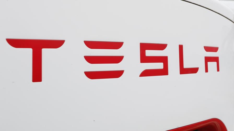 Tesla lanza función para que vehículos detecten altos Tesla lanza función para que vehículos detecten altos