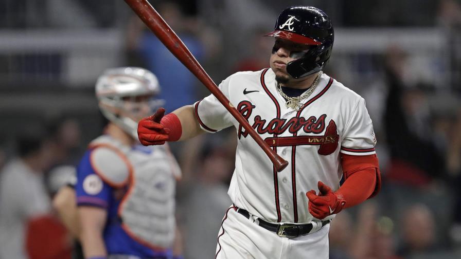 Pederson y Contreras batean jonrones en victoria de Bravos