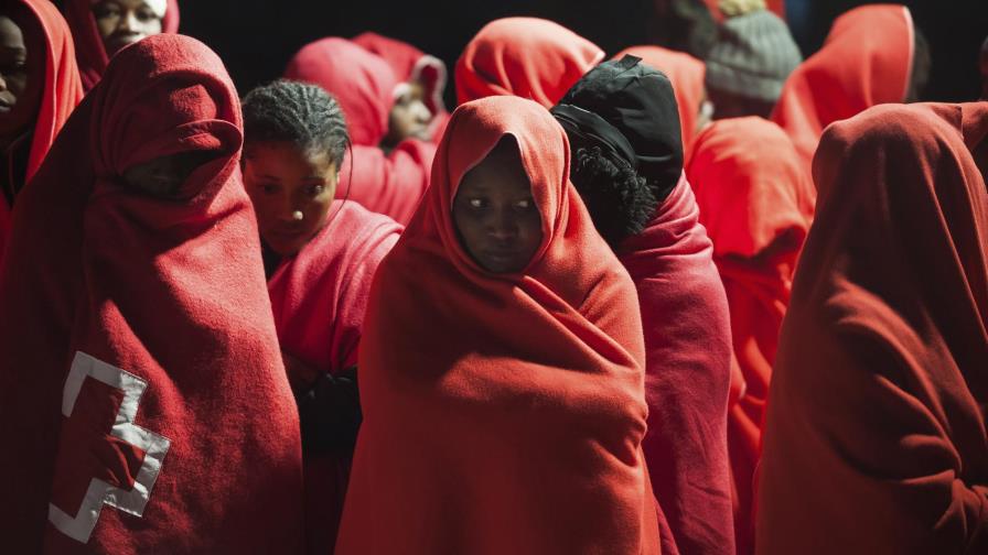España rescata a 69 migrantes que desaparecieron en el mar España rescata a 69 migrantes que desaparecieron en el mar