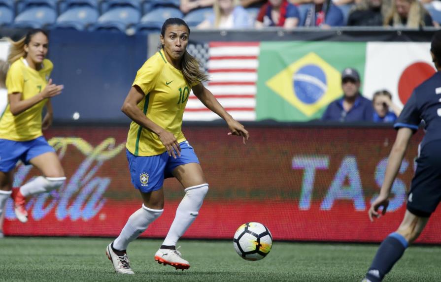 Brasileña Marta se perderá 2 partidos tras contraer COVID-19