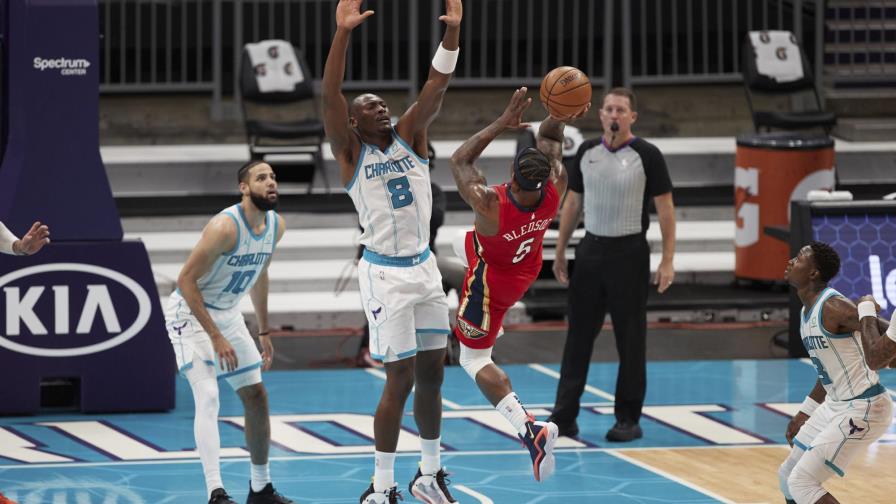 Bledsoe da la cara por Pelicans en victoria sobre Hornets