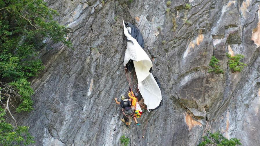 Paracaidista austríaco rescatado en Tailandia