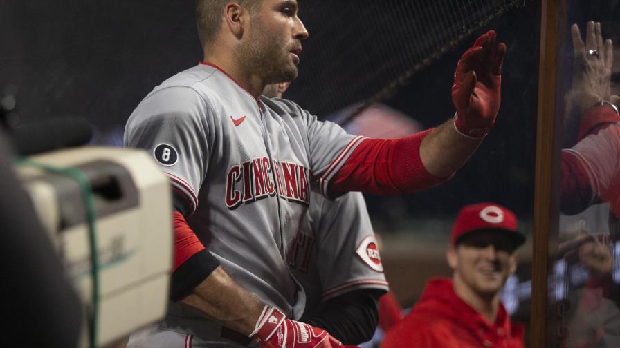 Votto y Winker pegan jonrones y Rojos vencen a Gigantes 3-0