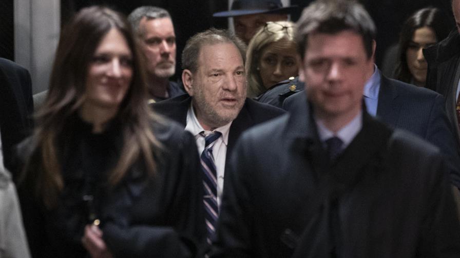 Weinstein es trasladado a cárcel tras procedimiento cardíaco Weinstein es trasladado a cárcel tras procedimiento cardíaco