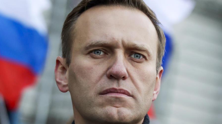 Navalny regresa a Moscú y es detenido
