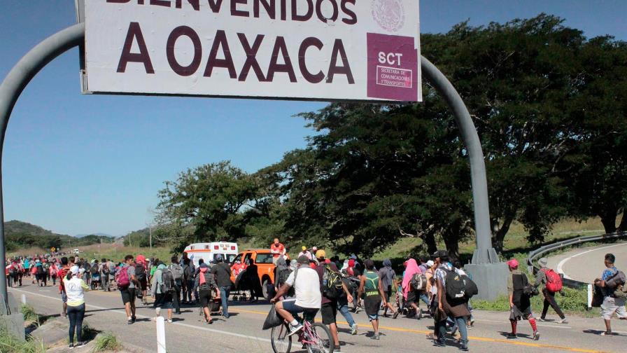 Caravana de migrantes en México deja Chiapas e ingresa a Oaxaca