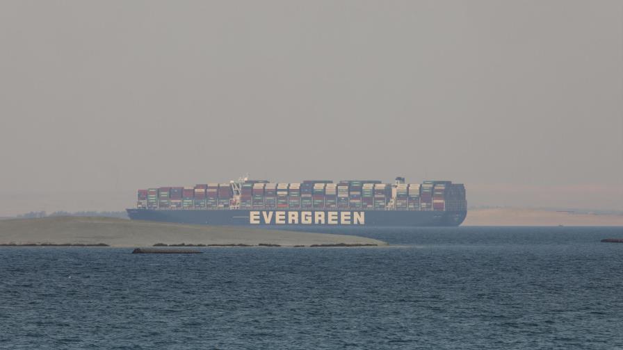 Liberan al barco que bloqueó el Canal de Suez en marzo