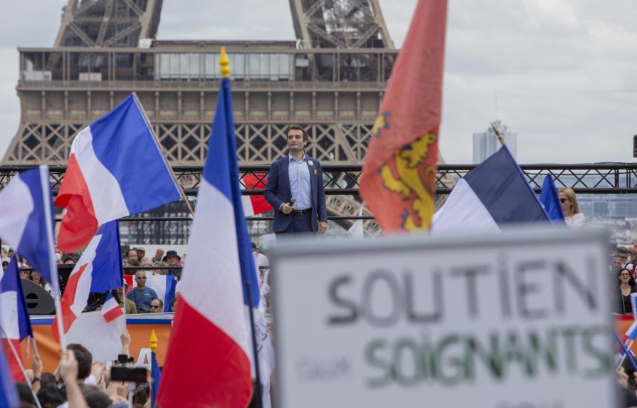 Protestan en Francia contra pases COVID-19 y vacuna obligatoria
