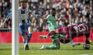 Vinícius Júnior aprovecha oportunidad en el Madrid