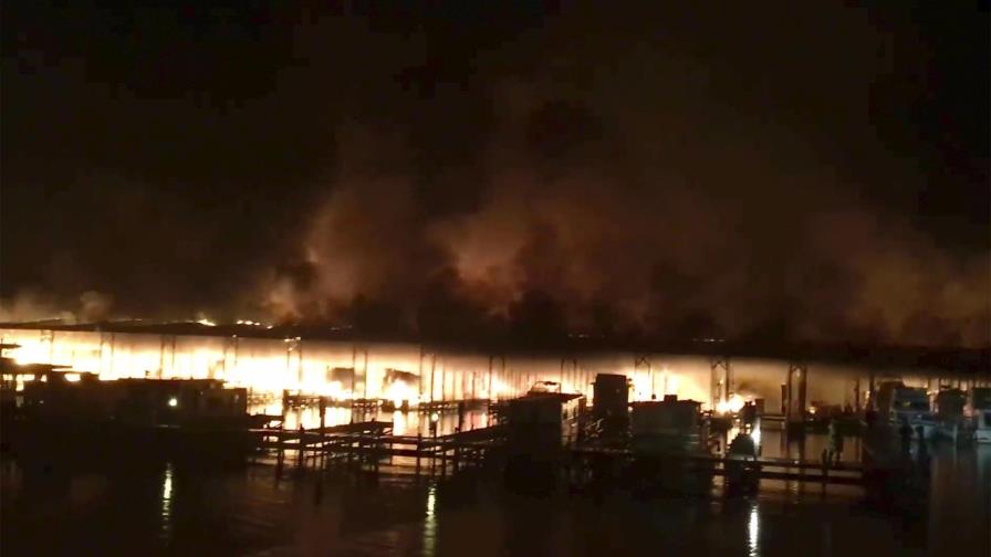 Incendio destruye embarcaciones en río de Alabama
