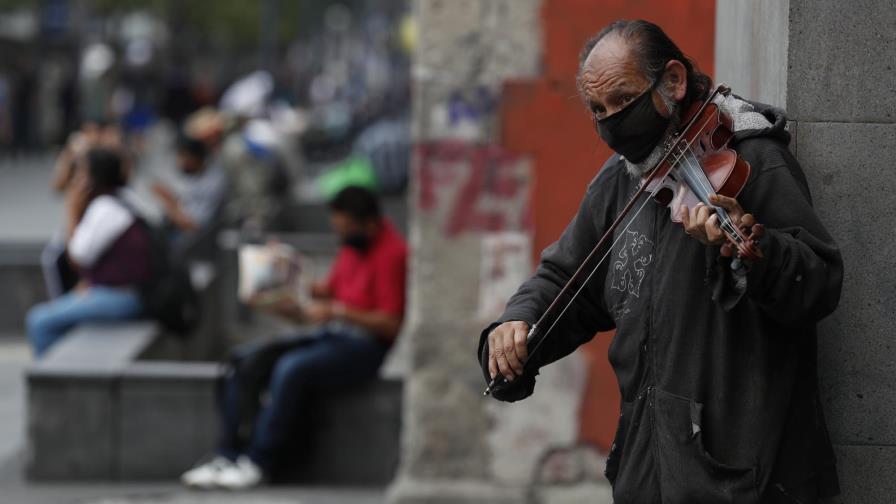 México: presidente inicia nueva normalidad; sigue pandemia