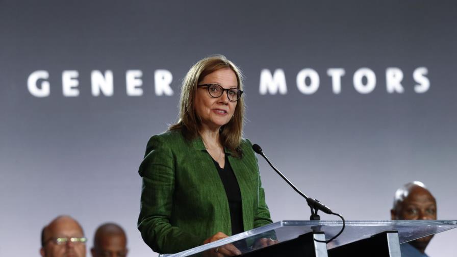 GM cambia al bando de California en disputa contra Trump