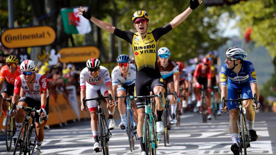 Varios favoritos pierden tiempo en una etapa del Tour ganada por Van Aert