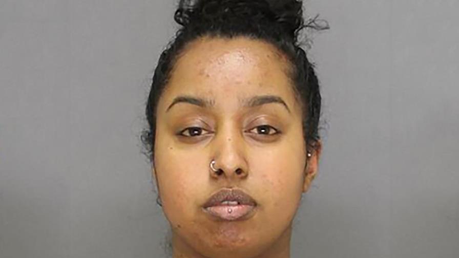 Mujer guardó por meses el cadáver de su niño en su vehículo