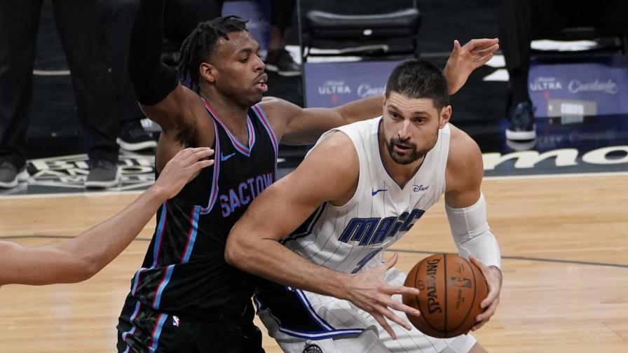 Vucevic se destaca con 42 puntos; Magic vence a Kings