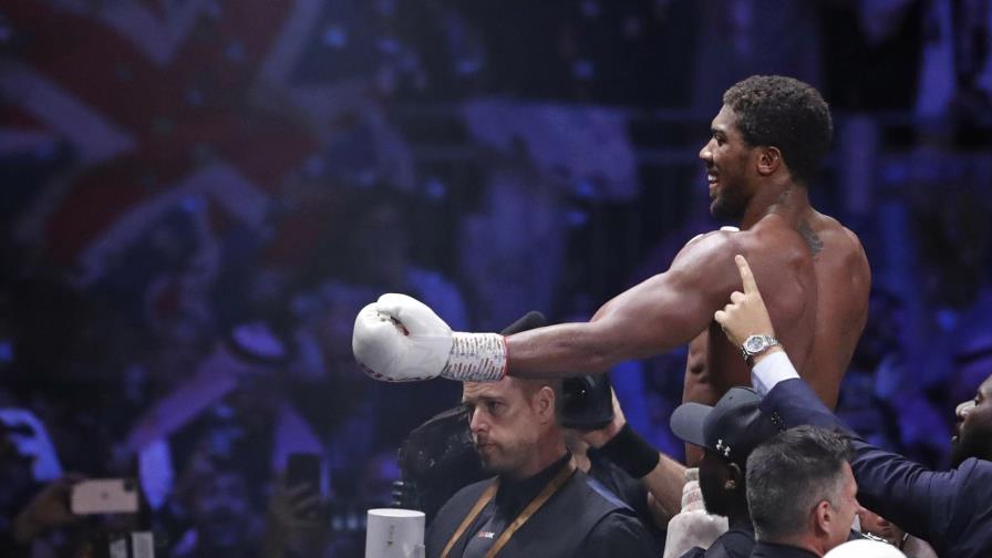 Joshua expone cetros ante Pulev, con Fury en la mira