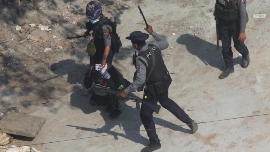 Myanmar: policía dispersa protestas; enviada ONU pide actuar